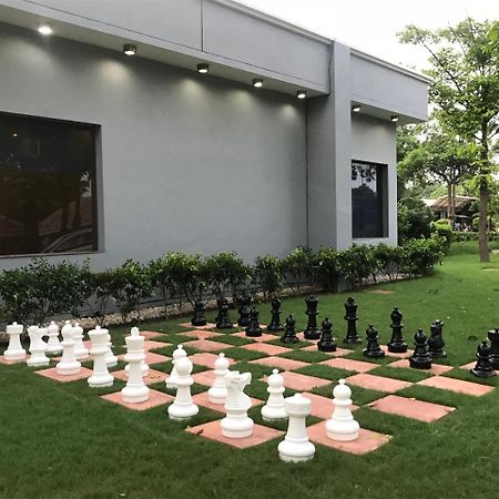 Govardhan Shri Radha Brij Vasundhara Resort & Spa מראה חיצוני תמונה