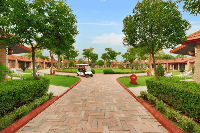 Govardhan Shri Radha Brij Vasundhara Resort & Spa מראה חיצוני תמונה