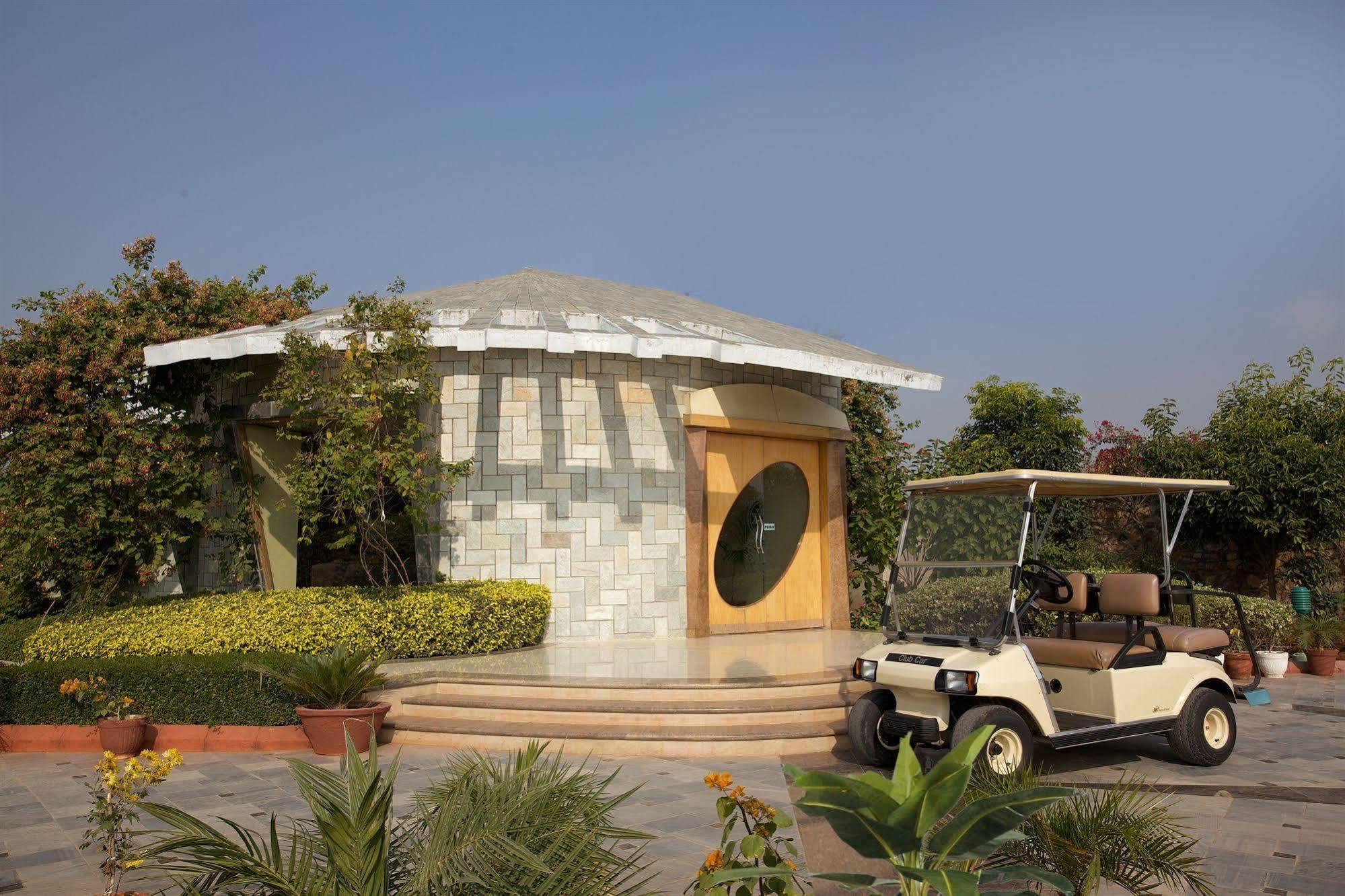 Govardhan Shri Radha Brij Vasundhara Resort & Spa מראה חיצוני תמונה