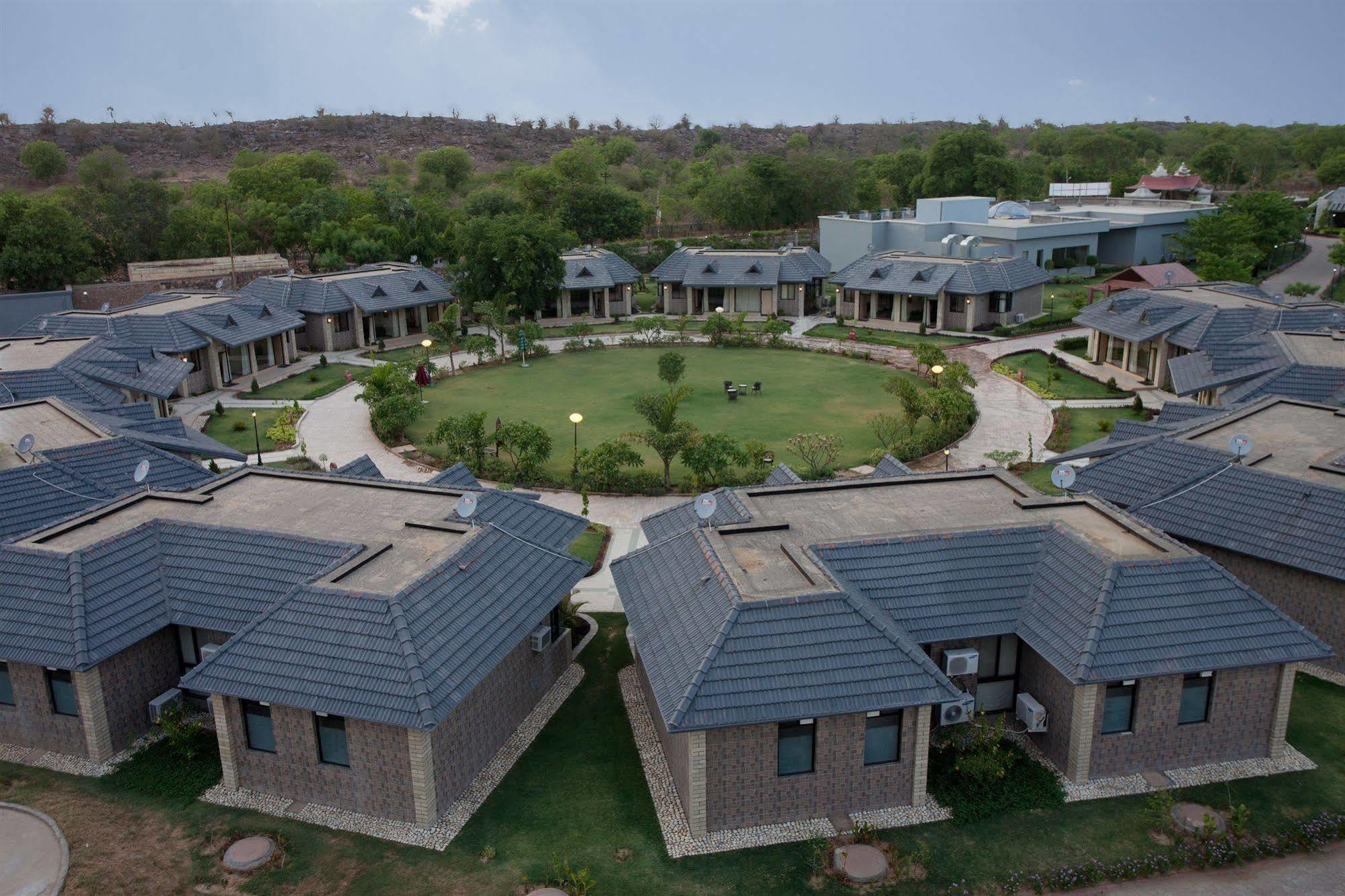 Govardhan Shri Radha Brij Vasundhara Resort & Spa מראה חיצוני תמונה