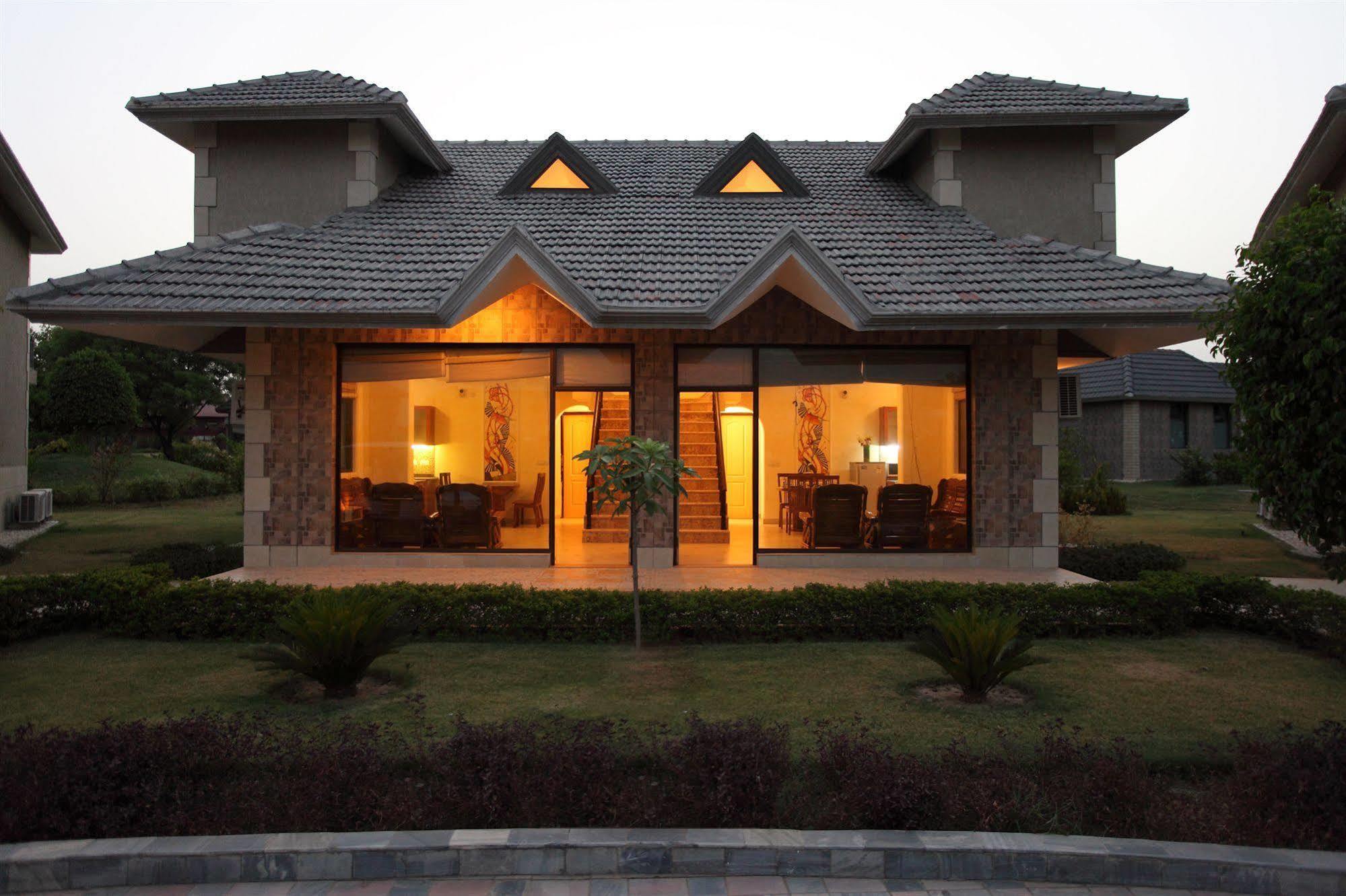 Govardhan Shri Radha Brij Vasundhara Resort & Spa מראה חיצוני תמונה