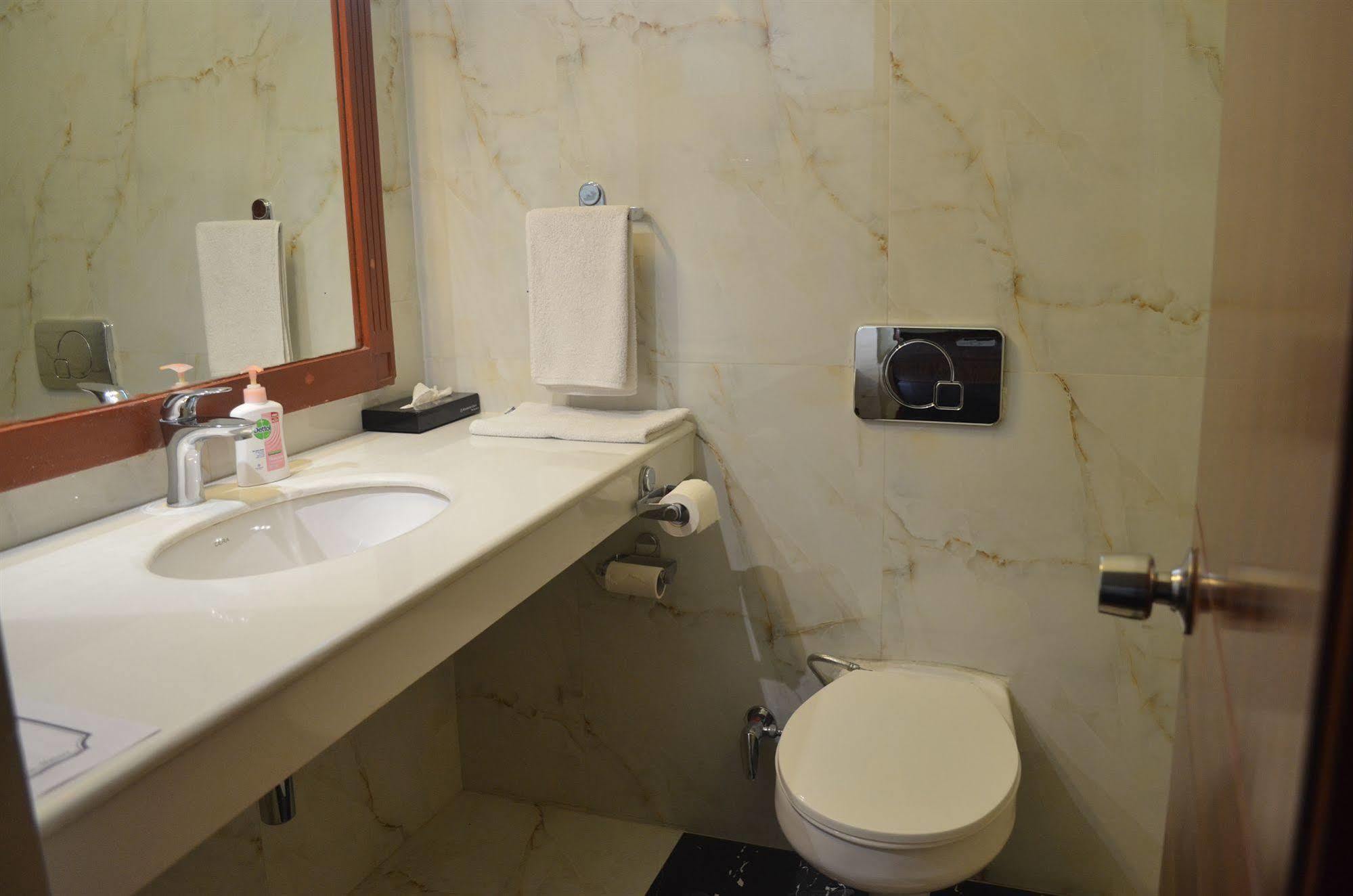 Govardhan Shri Radha Brij Vasundhara Resort & Spa מראה חיצוני תמונה
