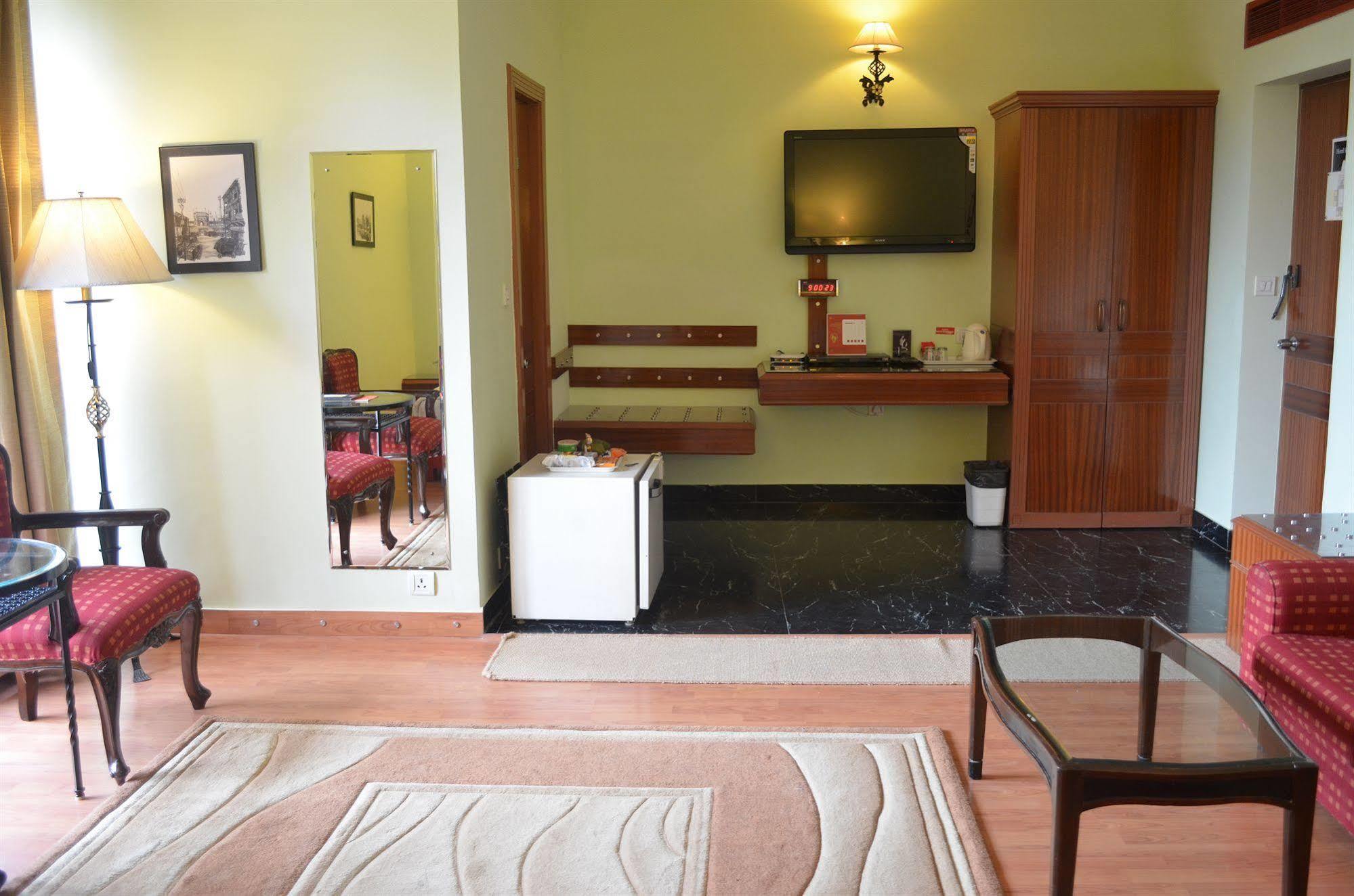 Govardhan Shri Radha Brij Vasundhara Resort & Spa מראה חיצוני תמונה