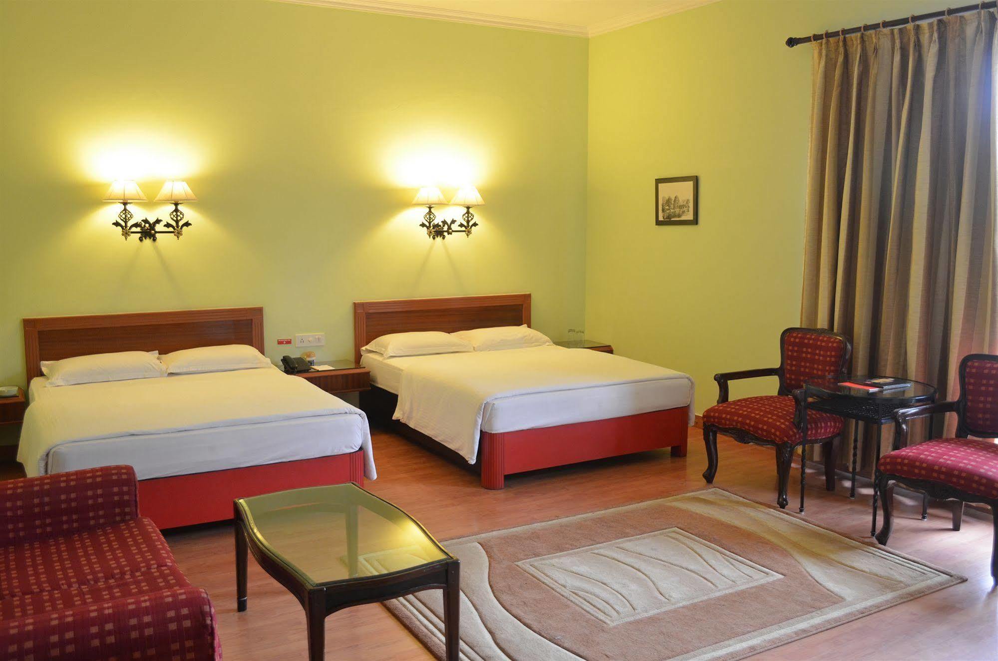 Govardhan Shri Radha Brij Vasundhara Resort & Spa מראה חיצוני תמונה