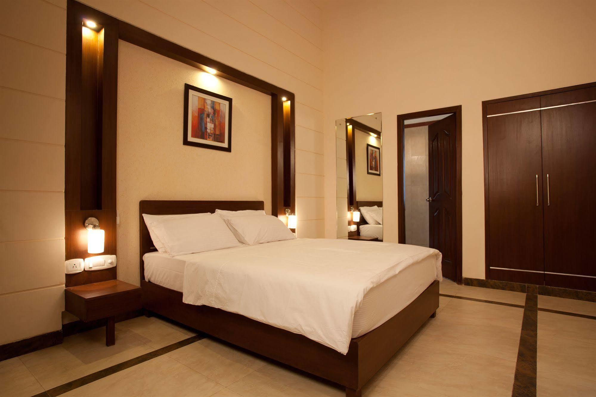 Govardhan Shri Radha Brij Vasundhara Resort & Spa מראה חיצוני תמונה
