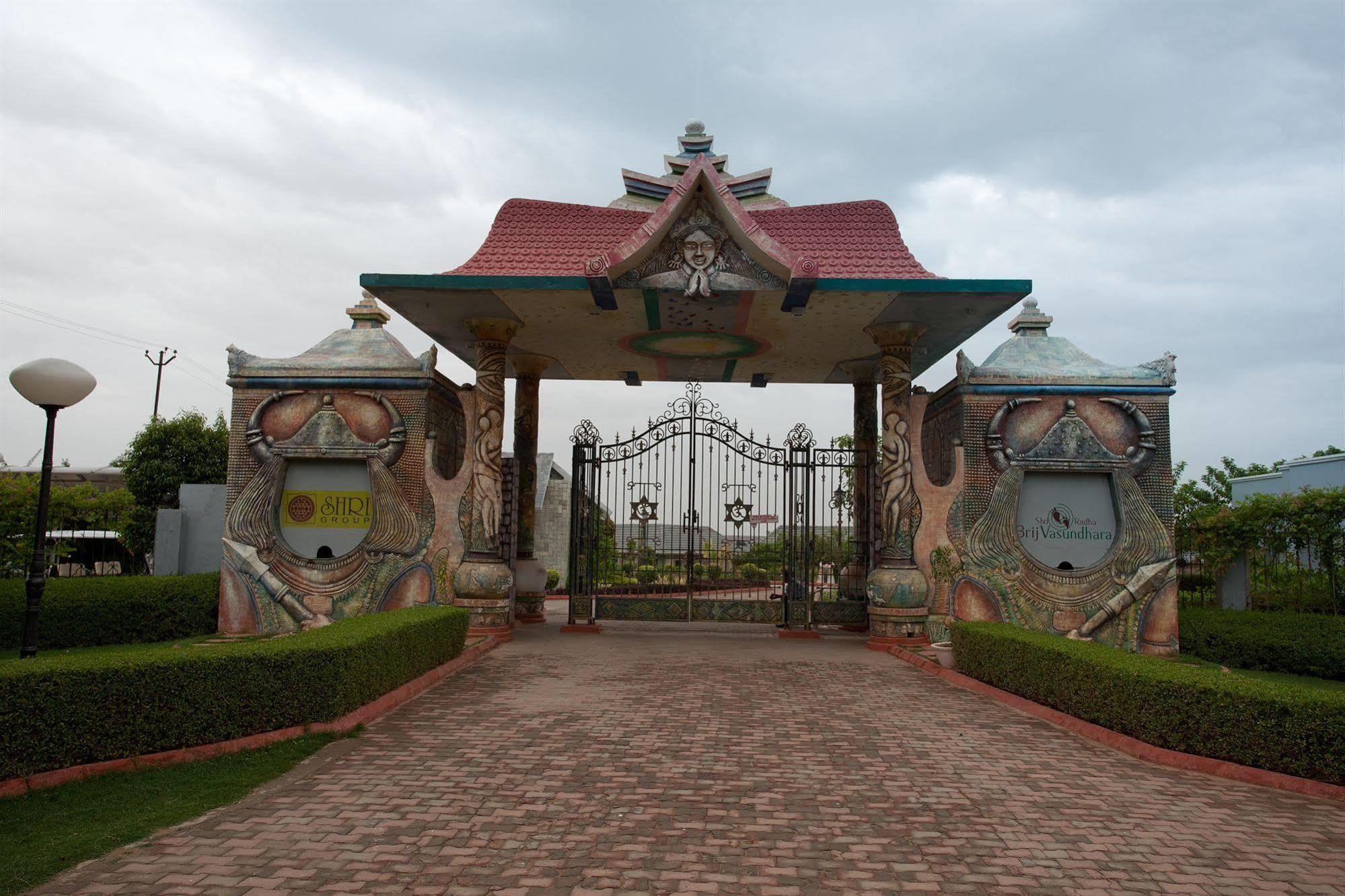 Govardhan Shri Radha Brij Vasundhara Resort & Spa מראה חיצוני תמונה
