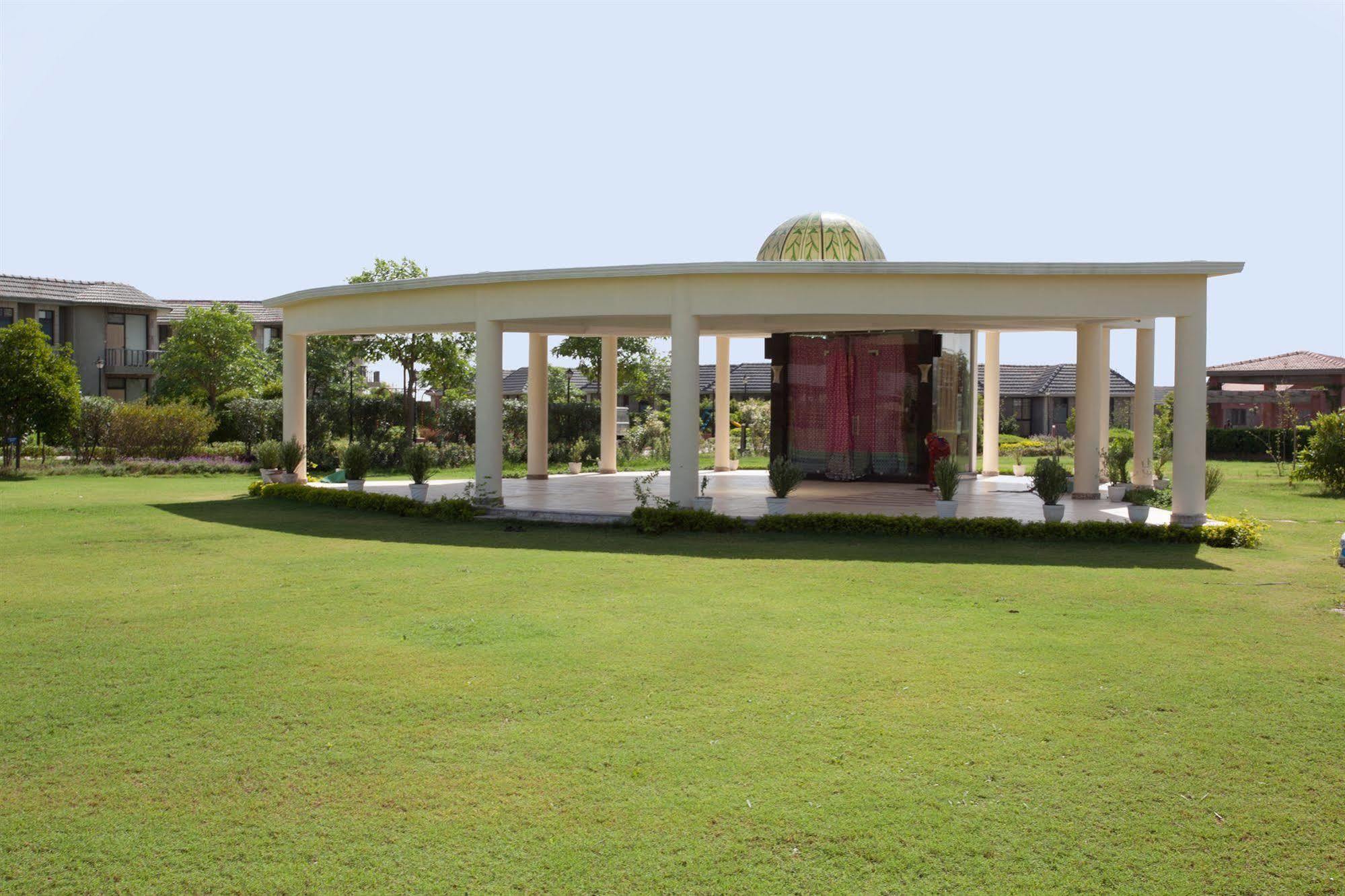 Govardhan Shri Radha Brij Vasundhara Resort & Spa מראה חיצוני תמונה