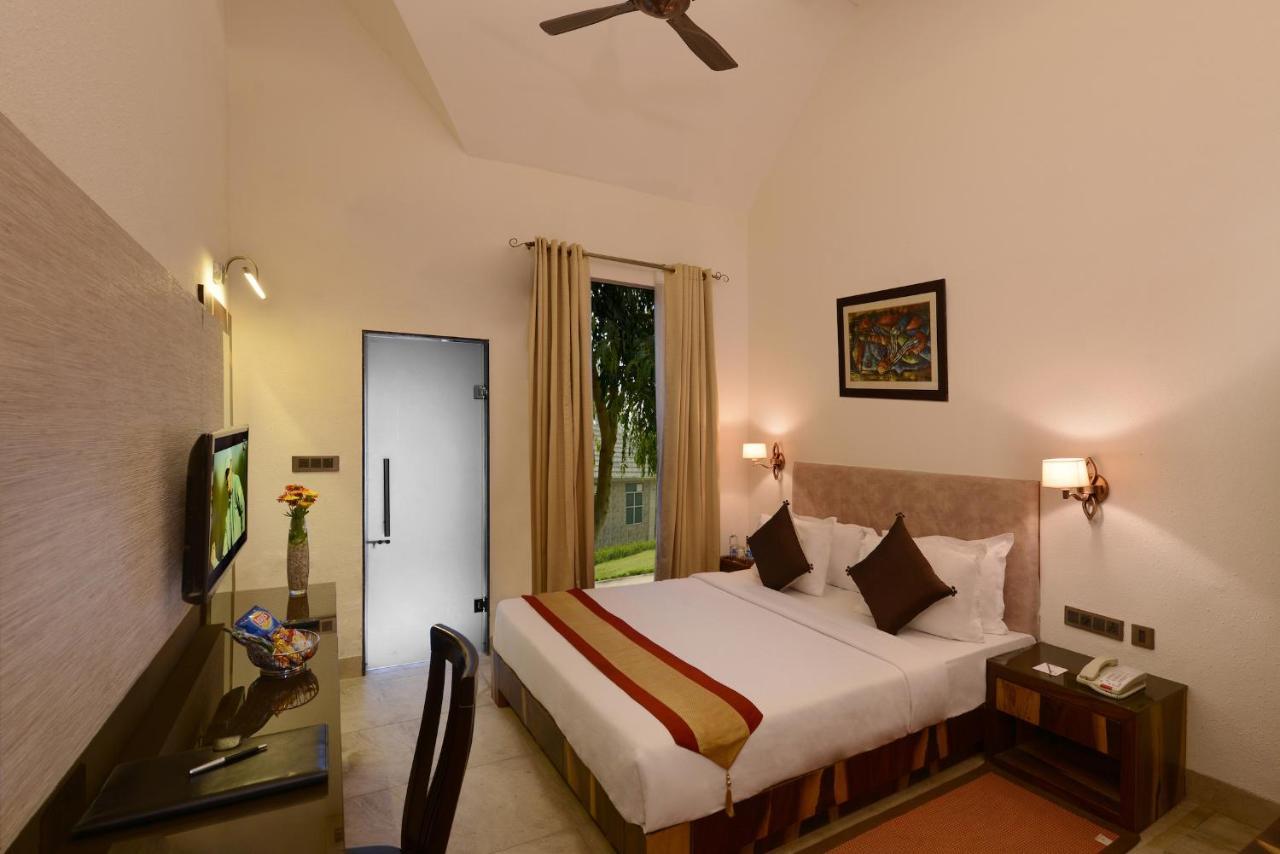 Govardhan Shri Radha Brij Vasundhara Resort & Spa מראה חיצוני תמונה