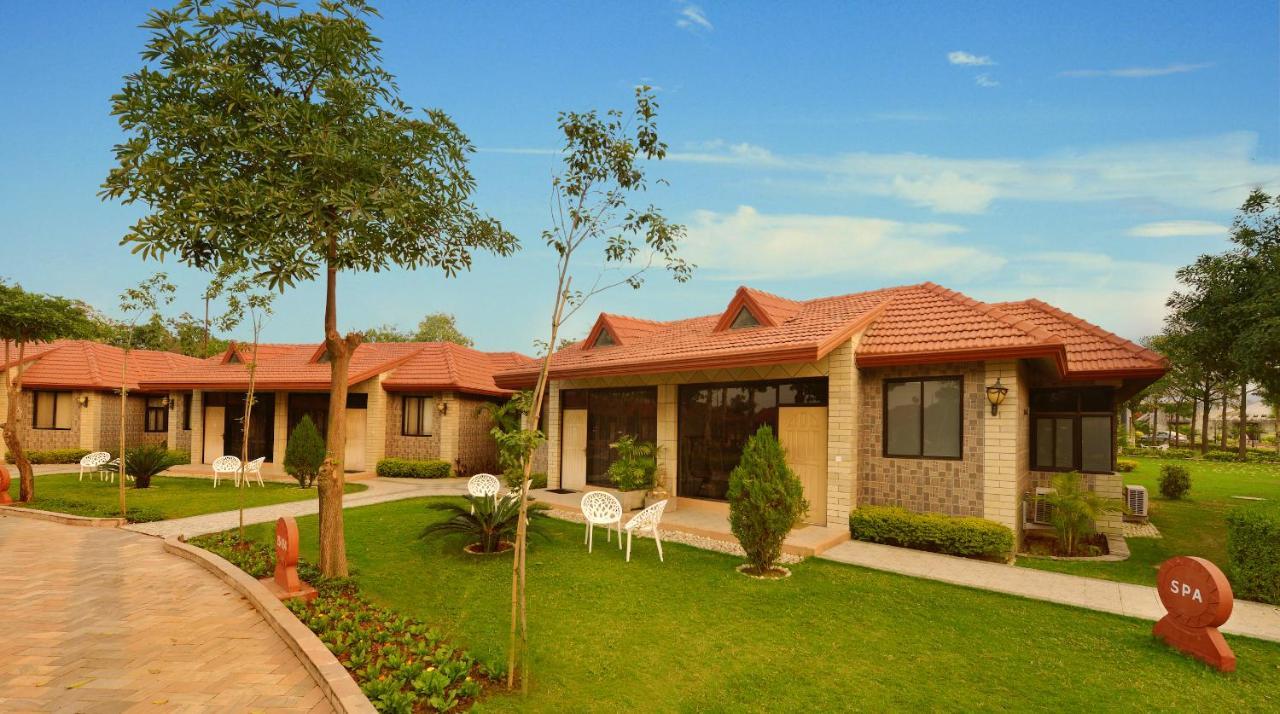 Govardhan Shri Radha Brij Vasundhara Resort & Spa מראה חיצוני תמונה