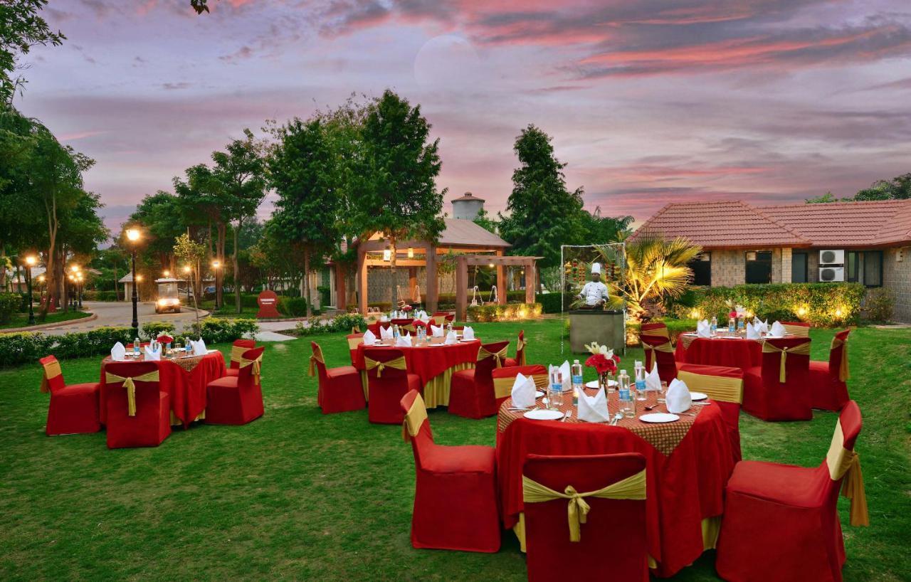 Govardhan Shri Radha Brij Vasundhara Resort & Spa מראה חיצוני תמונה