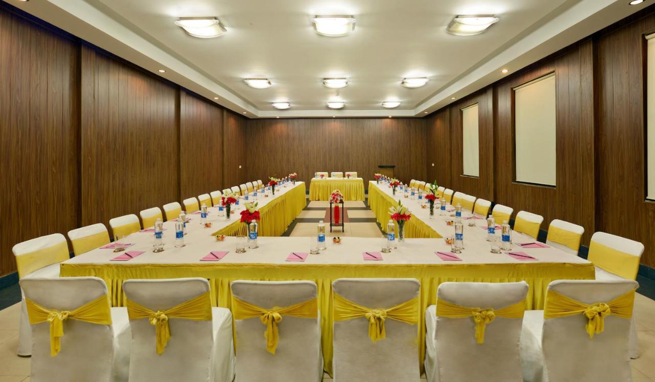 Govardhan Shri Radha Brij Vasundhara Resort & Spa מראה חיצוני תמונה