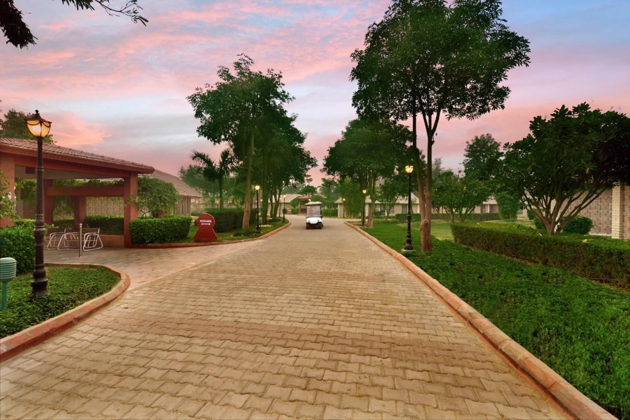 Govardhan Shri Radha Brij Vasundhara Resort & Spa מראה חיצוני תמונה